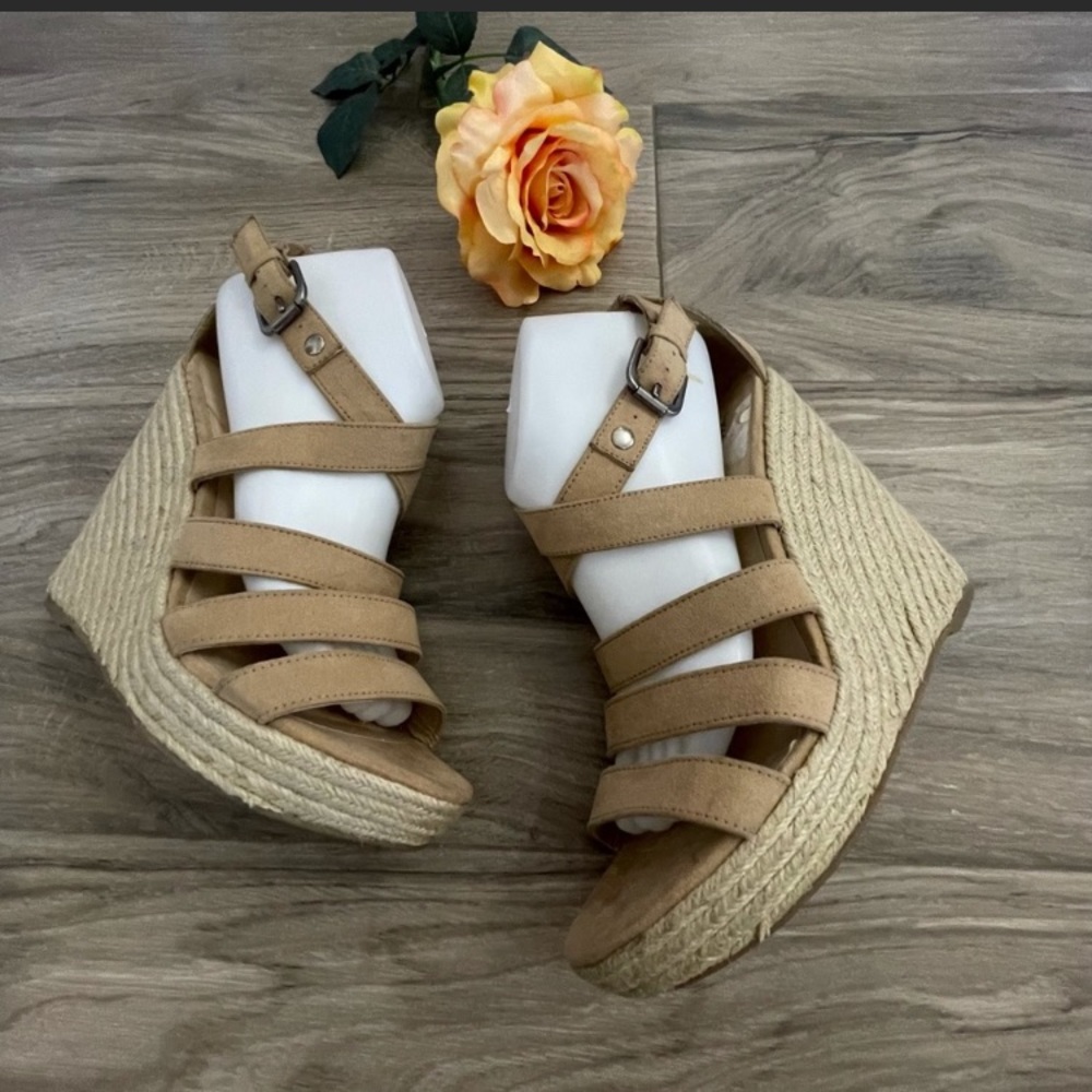 Mossimo tan wedge heels size 9.5